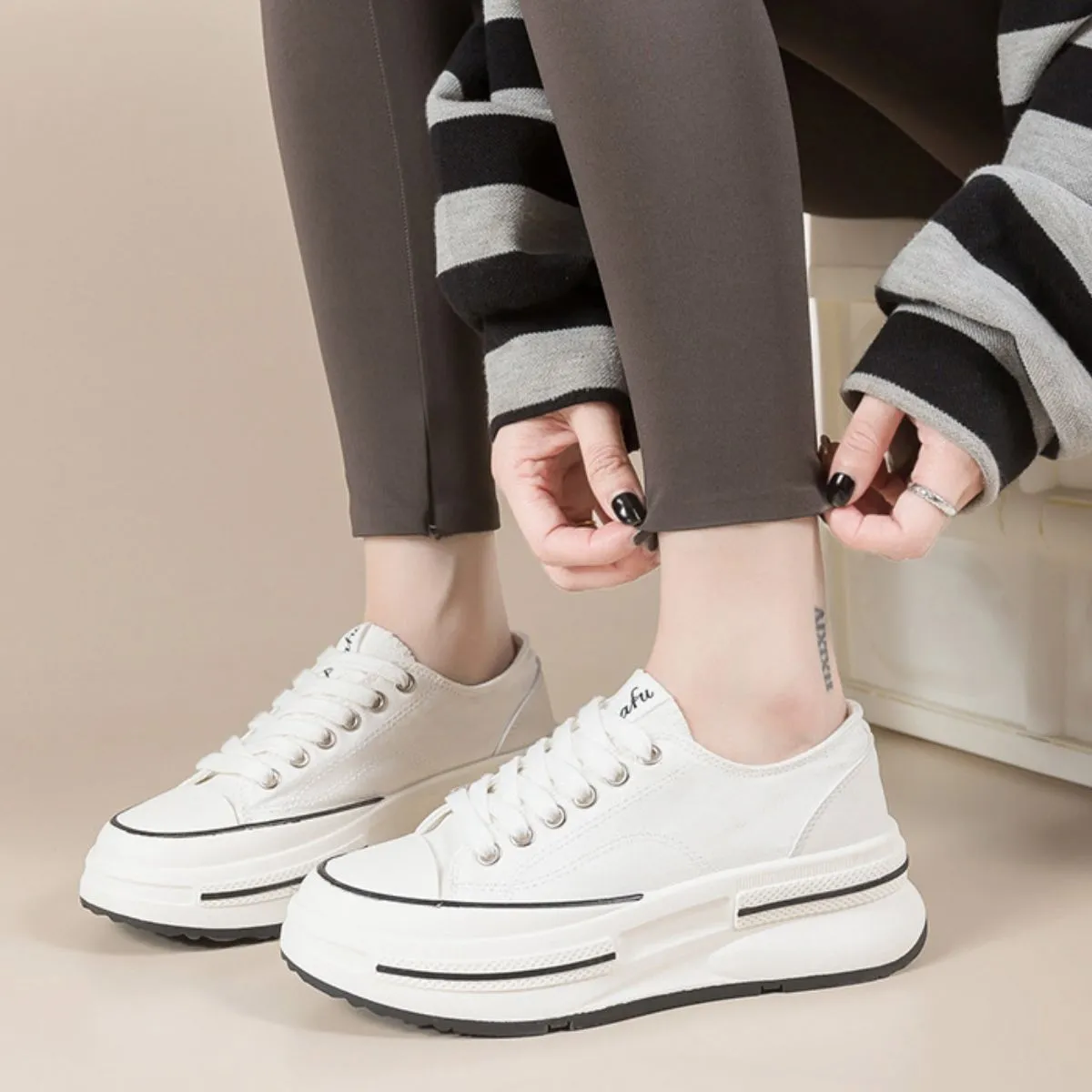 Tied Round Toe Platform Sneakers